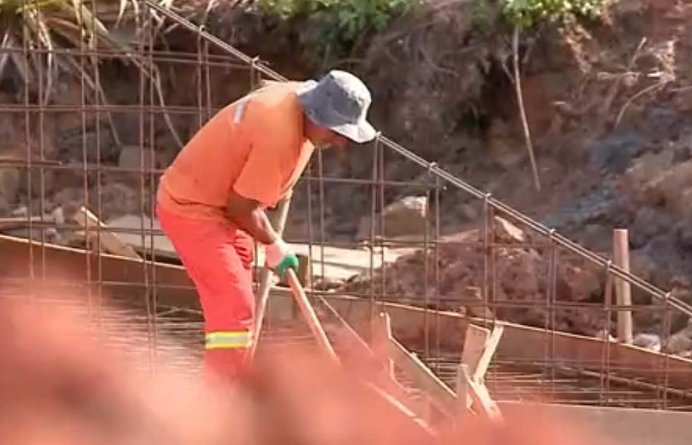 Diversos trechos das obras na BR-116 estão parados (Foto: Reprodução/RBS TV)