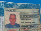 Homem de 65 anos capota com carro e morre na RJ-106, em São Pedro 