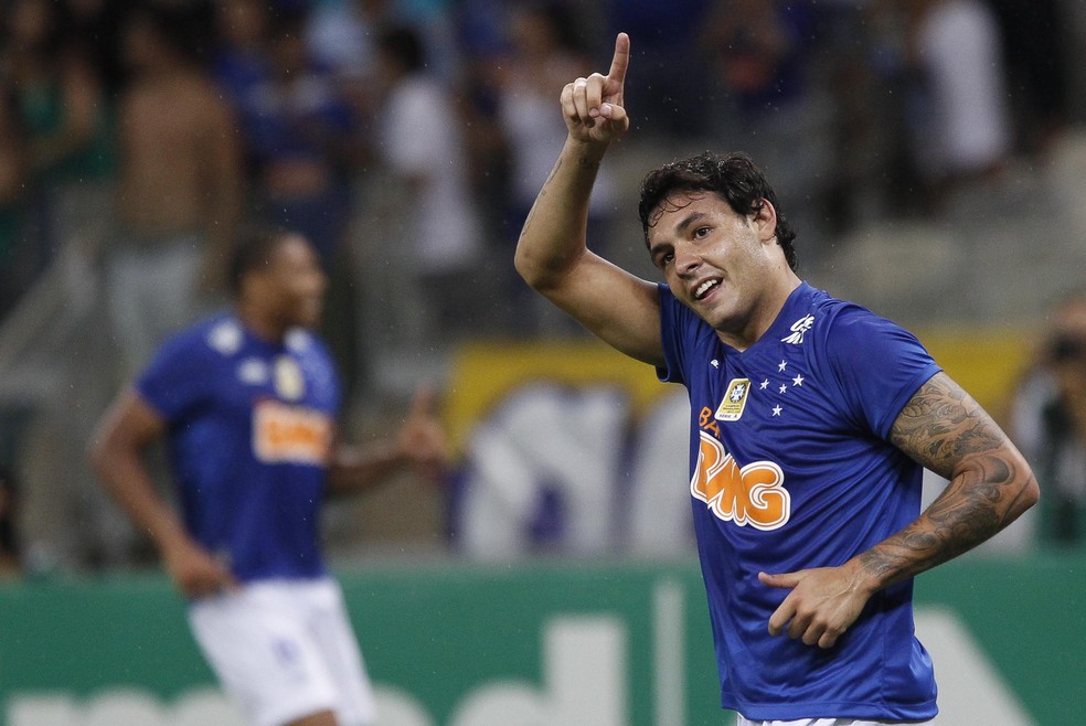 Ricardo Goulart, meia do Cruzeiro, comemora gol contra o Criciúma — Foto: Gualter Naves / Light Press