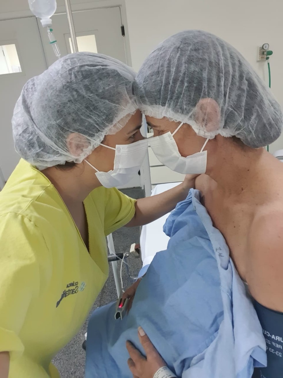 Rosicléia decidiu ser barriga solidária da própria filha para realizar o sonho dela de ser mãe — Foto: Prefeitura de Florianópolis/Divulgação