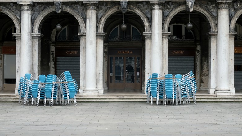 Restaurante fechado em Veneza, Itália (Foto: Manuel Silvestri/Reuters)