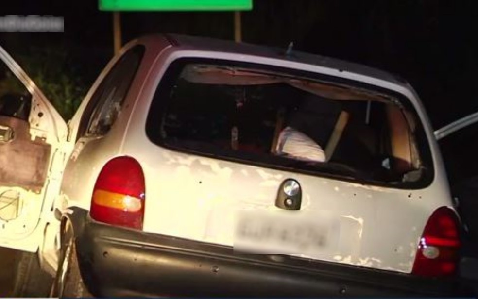 Quatro suspeitos de explodir caixas eletrônicos são mortos em confronto com a PM na BR-060 Goiás — Foto: Reproução/TV Anhanguera
