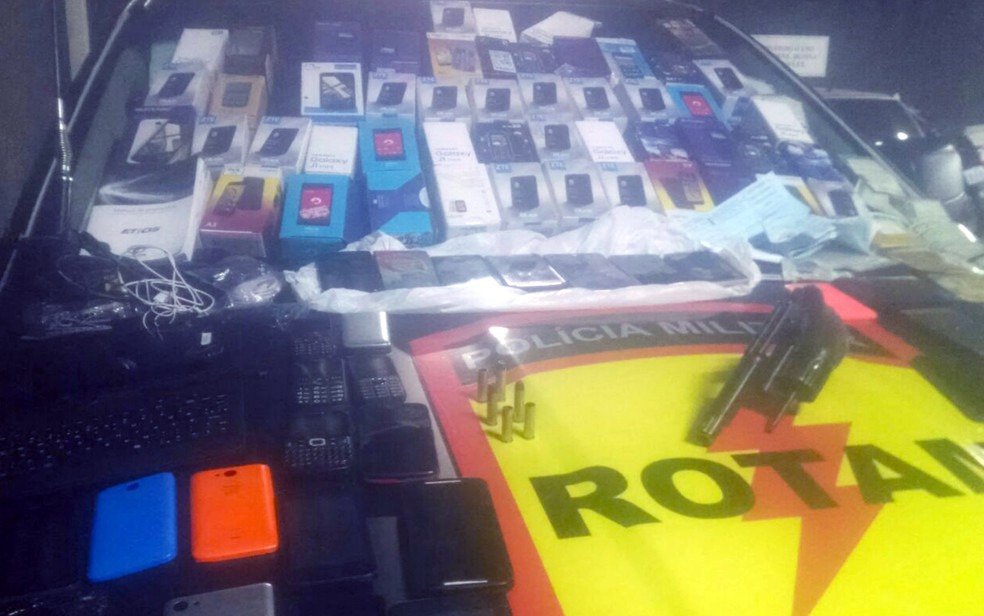 Polícia conseguiu recupera boa parte dos aparelhos roubado em loja (Foto: Divulgação/Rotam)