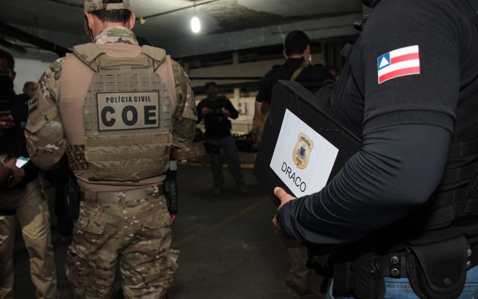 Mais de 200 policiais da Polícia Civil da Bahia e 40 de São Paulo participam das ações.  — Foto: Haeckel Dias/Polícia Civil