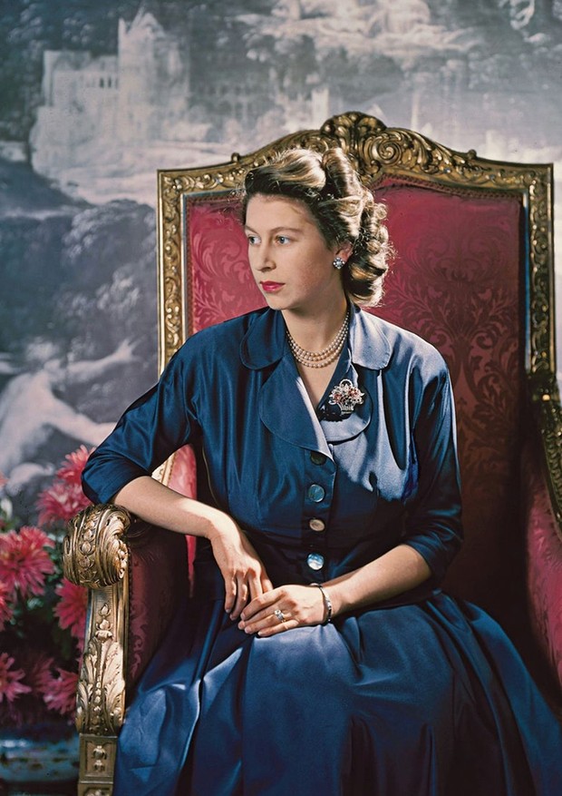 Rainha Elizabeth II Fotografado por Cecil Beaton para a edição de abril de 1949 para Vogue Britânica (Foto: Reprodução)