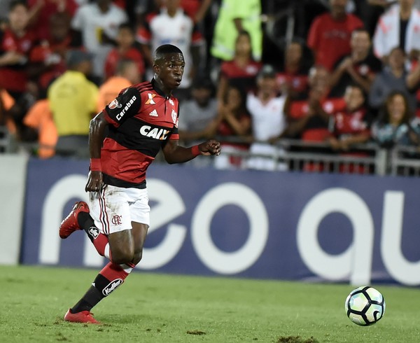 Vinicius celebra jogo que coroa o trabalho do Fla e fala do gol: Chapei no canto