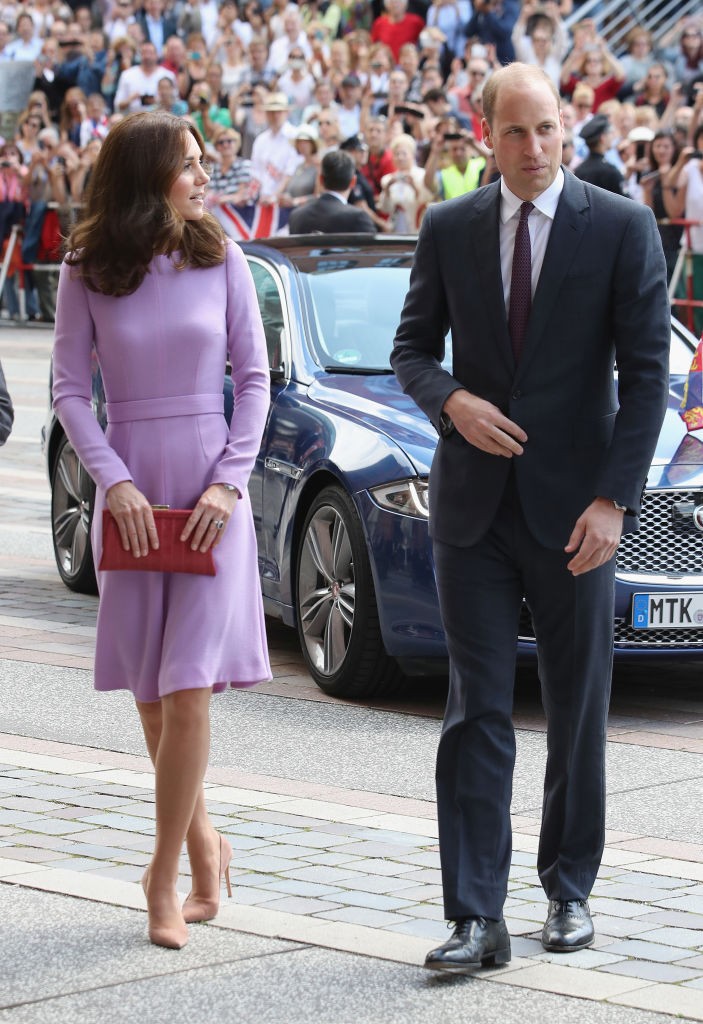 Kate Middleton veste Emilia Wickstead no último dia da visita da família real à Alemanha (Foto: Getty Images)