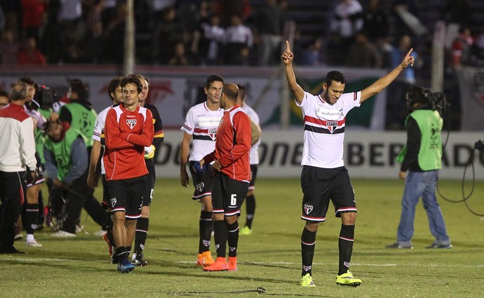 Jogadores do São Paulo comemoram vitória contra Danubio (Foto: Rubens Chiri/saopaulofc.net)