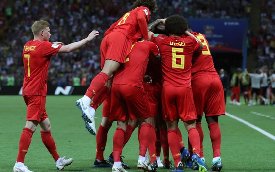 A seleção belga comemora. A Bélgica chegou às semifinais da Copa do Mundo após vencer o Brasil por 2 a 1 (Foto: Getty Images)