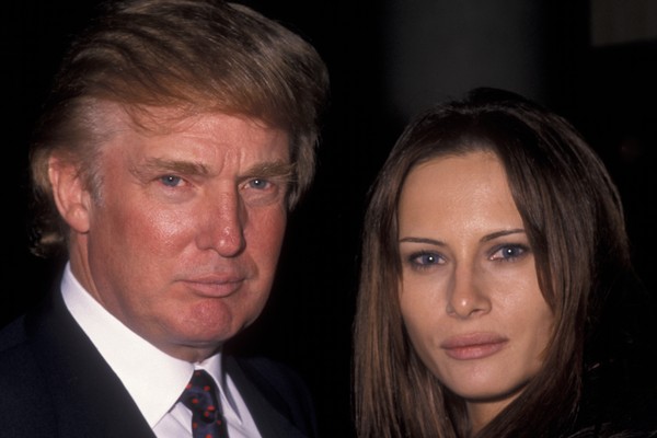 Donald Trump e Melania Trump em foto de 1998, antes do casamento dos dois (Foto: Getty Images)