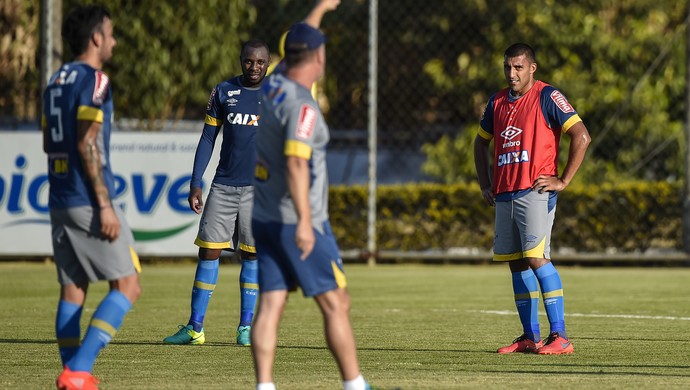 Sem dores, Manoel quer retomar boa técnica para ajudar na luta contra o Z-4