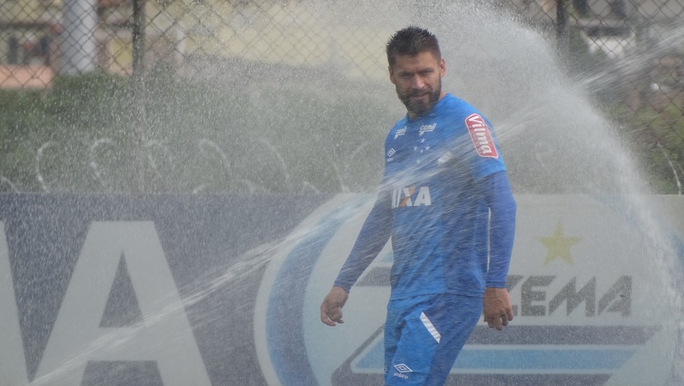 Rafael Sobis passa fim de temporada no departamento médico e futuro do atacante ainda é incógnita no Cruzeiro (Foto: Maurício Paulucci)