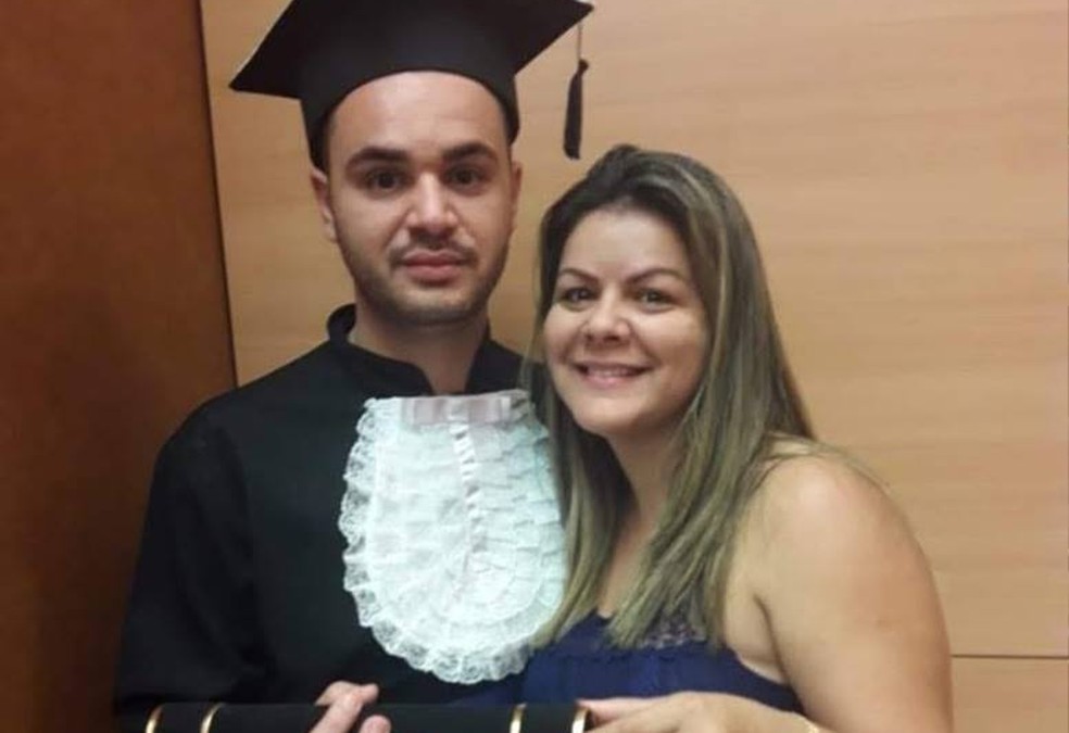 Bruno Rocha e a mãe Andresa; ele está entre os 37 desaparecidos de Brumadinho — Foto: Reprodução/Facebook