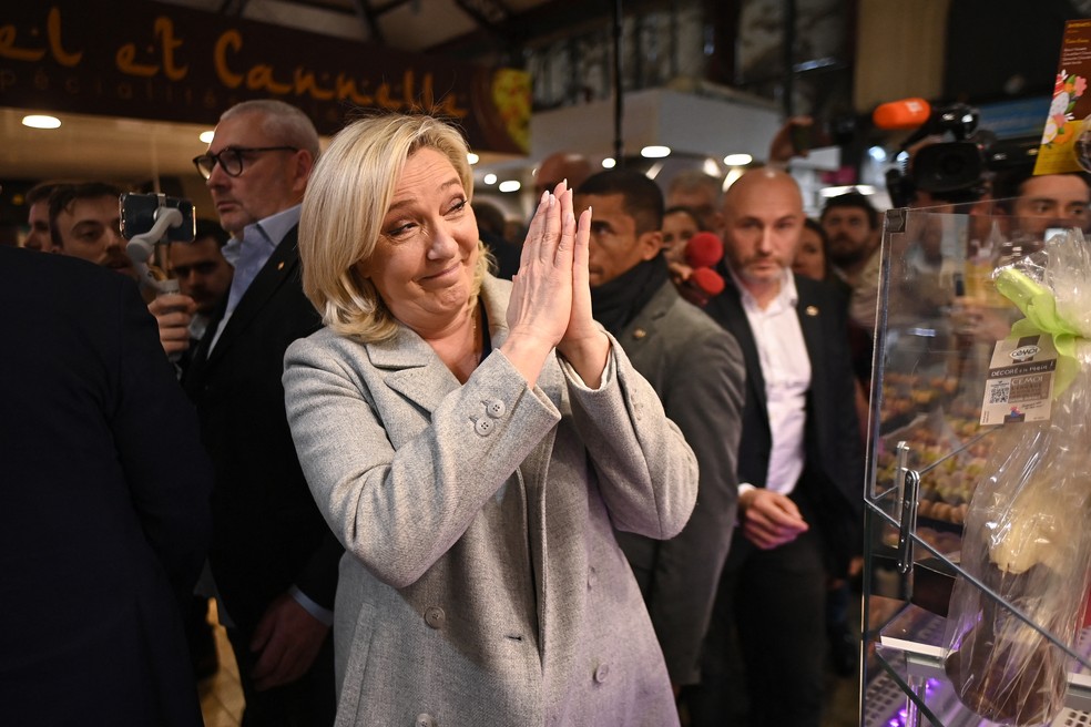Marine Le Pen em evento de campanha, em 8 de abril de 2022 — Foto: Lionel Bonaventure/AFP