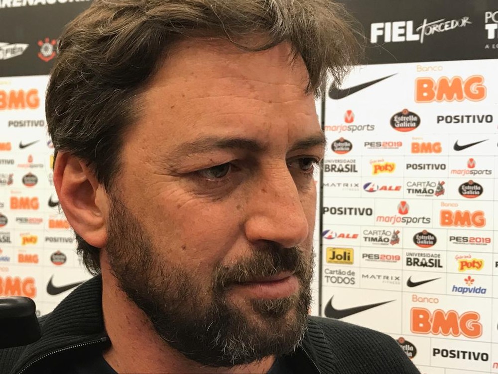 Duílio, dirigente do Timão, comenta sobre vendas e renovações do elenco corintiano