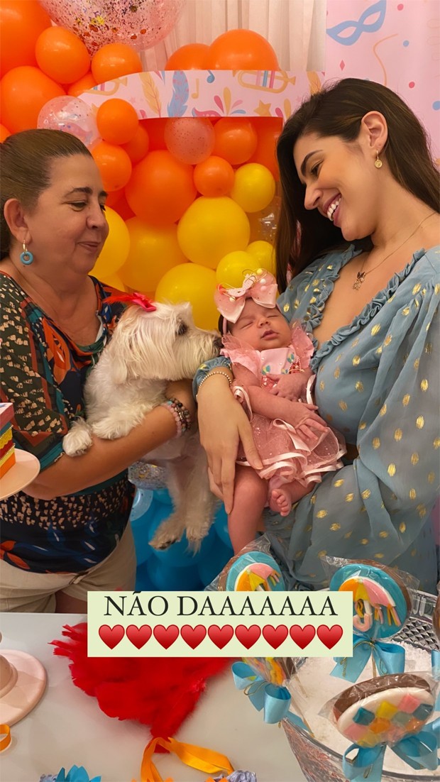 Vivian Amorim celebrou o primeiro mês de vida da filha, Malu, com festa temática de carnaval (Foto: Reprodução / Instagram)