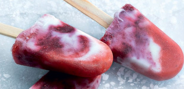 Picolé de frutas vermelhas e iogurte (Foto: Iara Venanzi/Editora Globo)