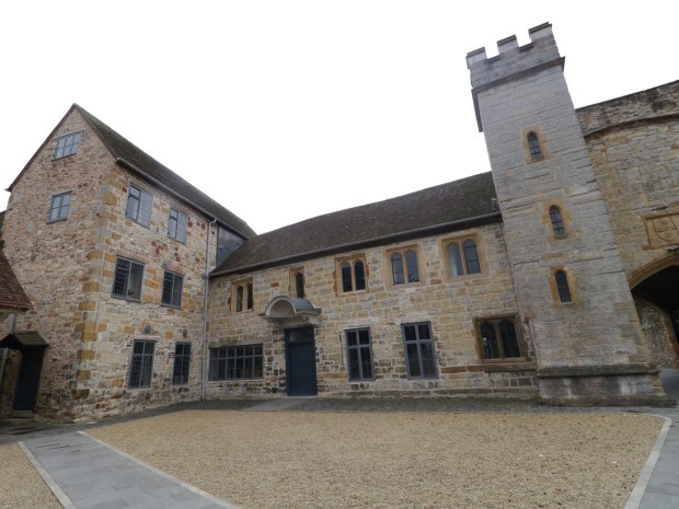 Castle House está situado dentro de uma propriedade do século 12 (Foto: Sykes Cottages)