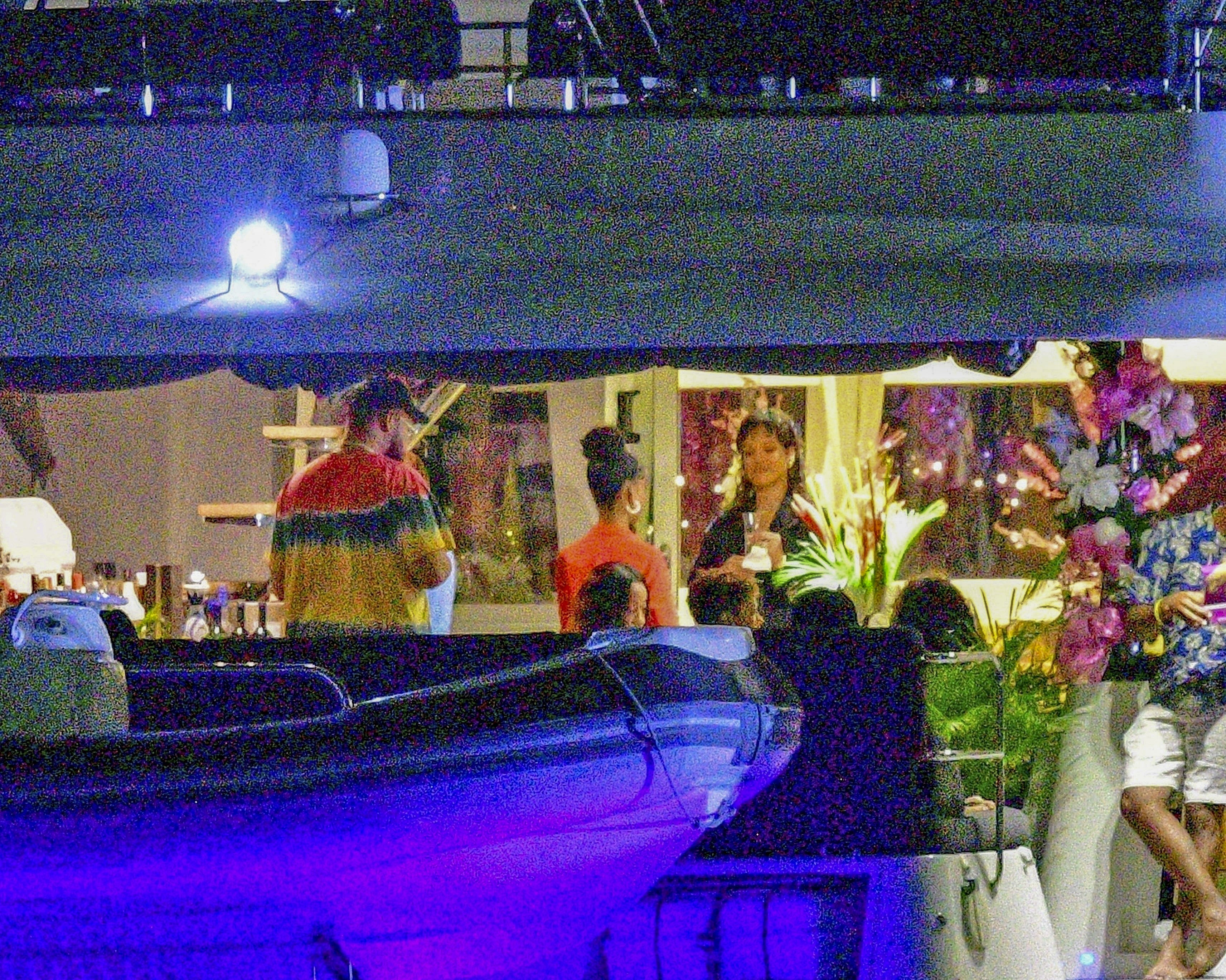 Rihanna em festa em iate  (Foto: The Grosby Group)