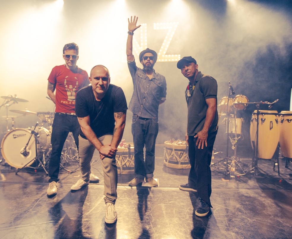 Nação Zumbi faz show no encerramento do carnaval em Olinda, na Quarta de Cinzas — Foto: Fausto Nocetti/Divulgação