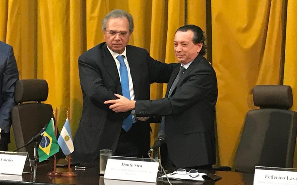 Foi Uma Brincadeira De Profundo Mau Gosto Eu So Posso Lamentar Diz Paulo Guedes Sobre Chamar Mulher De Macron De Feia Rio De Janeiro G1