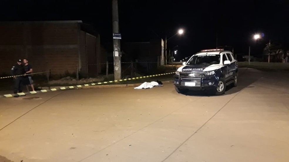 Homem foi morto na madrugada desta sexta-feira &acirc;?? Foto: Jos&Atilde;&copy; Aparecido/TV Morena