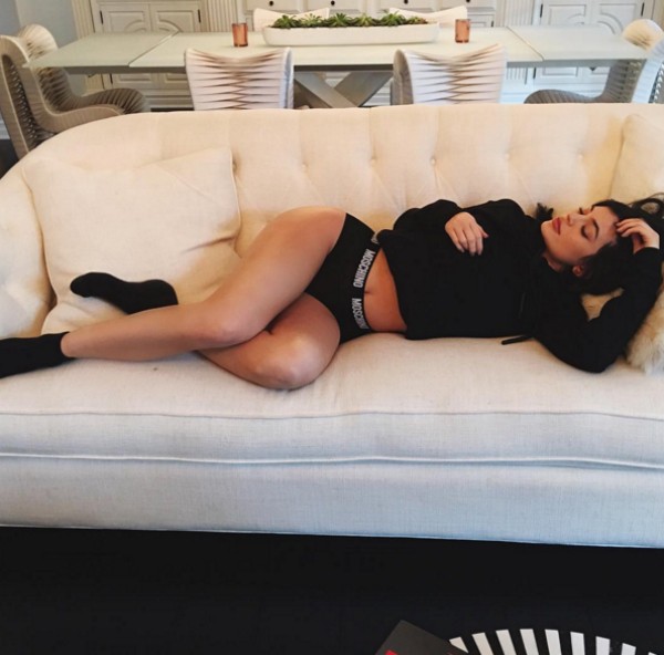 Kylie Jenner de calcinha em foto publicada no Instagram (Foto: Instagram)