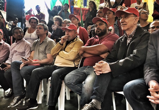 O ex-presidente  Luiz Inácio Lula da Silva visita a escola Florestan Fernandes em ato marcado pelo MST (Foto: Filipe Araújo)