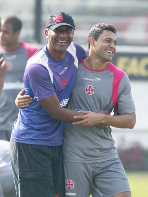 Cristovão e Eder Luis, treino do Vasco (Foto: Ivo Gonzalez / Agência o Globo)