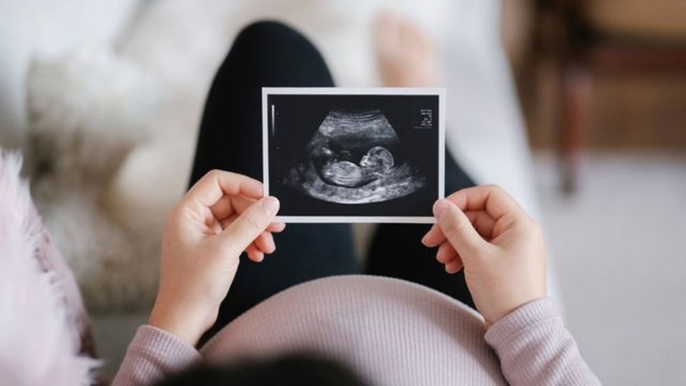 O que acontece com bebê e gestante a cada mês da gravidez — Foto: BBC/ASIAVISION/GETTY IMAGES