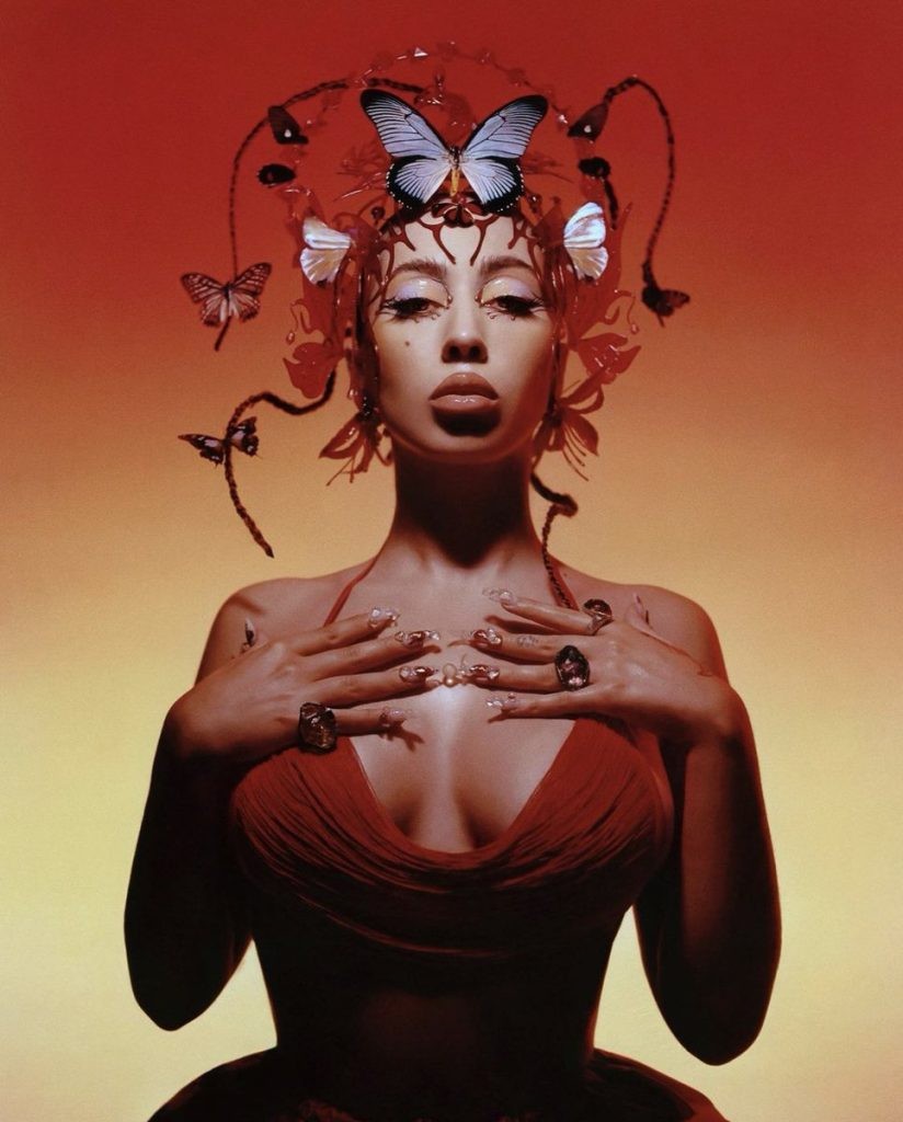 Kali Uchis estreia no Brasil com álbum de 'volta às raízes', após insistência da família 