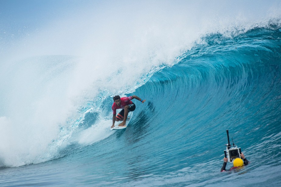 Filipe Toledo perde para Ethan Ewing na repescagem e está eliminado no Taiti