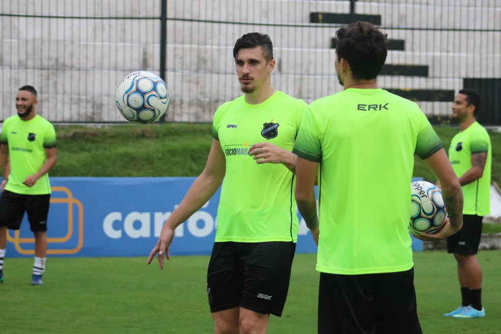 Henrique foi titular nos Ãºltimos quatro jogos do ABC (Foto: Andrei Torres/ABC FC)