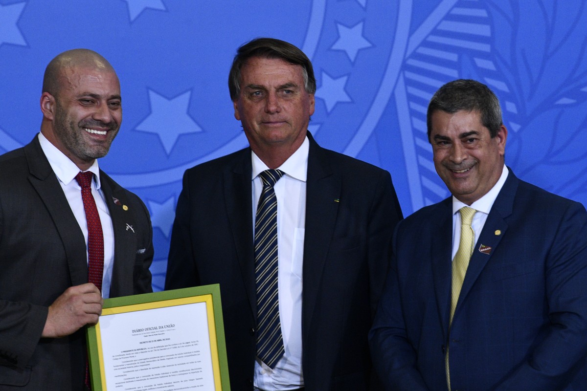 Após indulto, QG da reeleição teme desgastes à campanha com ‘libera geral’ de Bolsonaro em confronto com STF