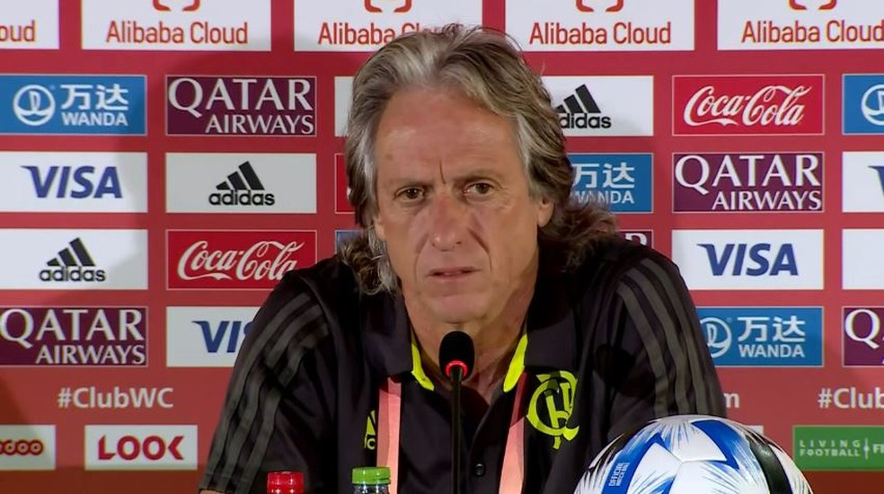 Jorge Jesus deu entrevista coletiva no Estádio Khalifa — Foto: Reprodução / SporTV