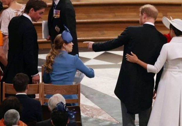 Harry e Meghan sentaram ao lado da princessa Eugenie e seu marido, Jack Brooksbank (Foto: Reuters (via BBC))