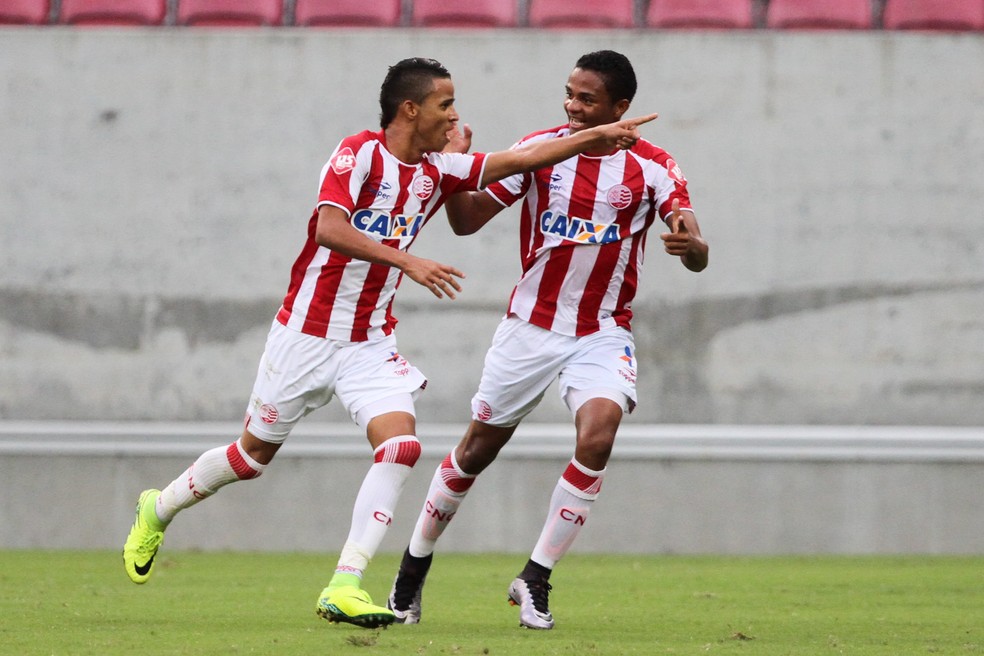 Em boa sequência, Náutico derrubou a invencibilidade do Sport no Estadual (Foto: Marlon Costa / Pernambuco Press)
