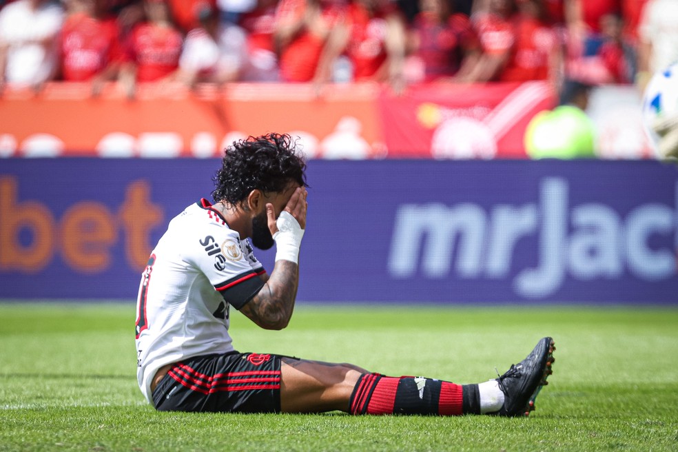 Gabigol lamenta lance em derrota para o Inter &mdash; Foto: Maxi Franzoi/AGIF