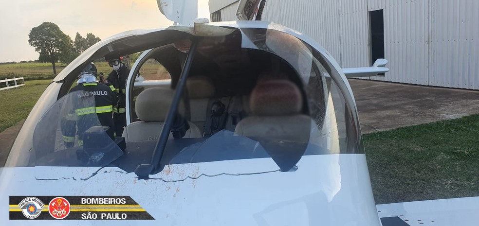 Aeronave precisou fazer pouso forçado, em Regente Feijó — Foto: Corpo de Bombeiros