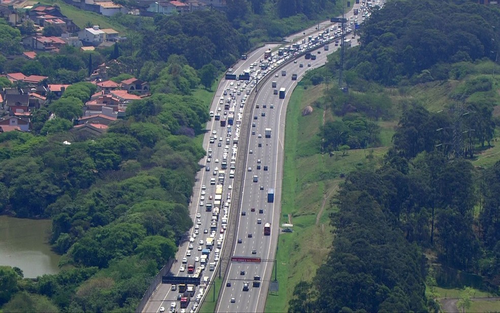 Trânsito na Rodovia dos Bandeirantes (Foto: TV Globo/Reprodução)