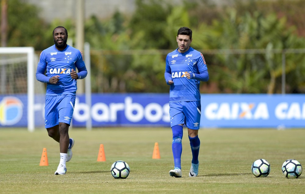 Recuperados, Manoel e Arrascaeta reforçam Cruzeiro contra o Avaí, na Ressacada