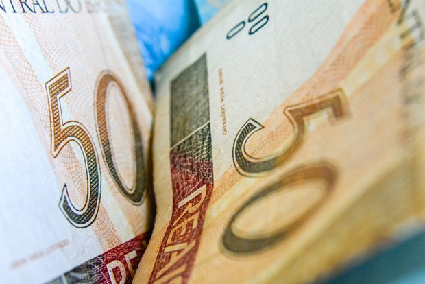 dinheiro - real - nota - papel - inflação - economia - brasil - pib - dívida - superávit (Foto: Thinkstock)