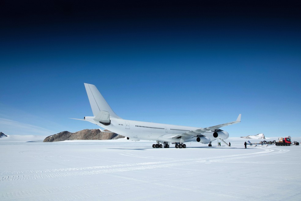 Avião da Airbus que pousou na Antártica — Foto: Reprodução/ Hi Fly