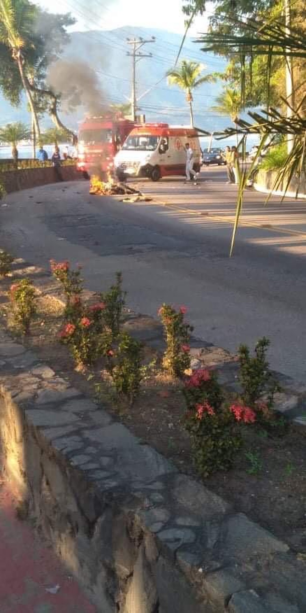 Motociclista morre após colidir contra ônibus em São Sebastião — Foto: Luciano Antonio Dias dos Santos/ arquivo pessoal