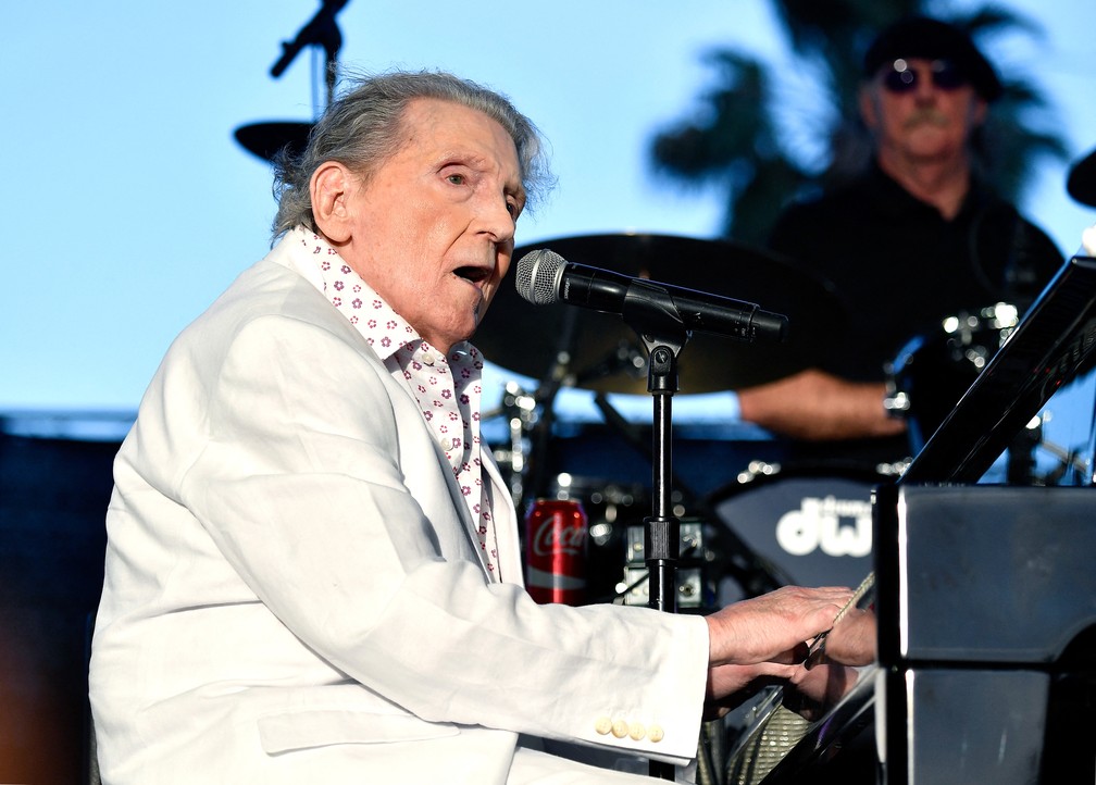 Jerry Lee Lewis se apresenta no Palco Palomino no Stagecoach California's Country Music Festival, na Califórnia, em 2017 — Foto: Frazer Harrison/Getty Images North America/AFP/Arquivo