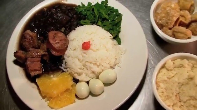 Aprenda a fazer uma deliciosa feijoada na panela de barro