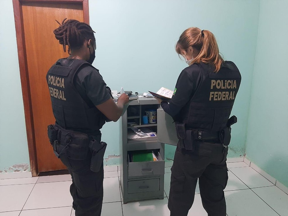 Polícia Federal em cumprimento de mandados nesta sexta-feira (09) — Foto: Polícia Federal/Divulgação