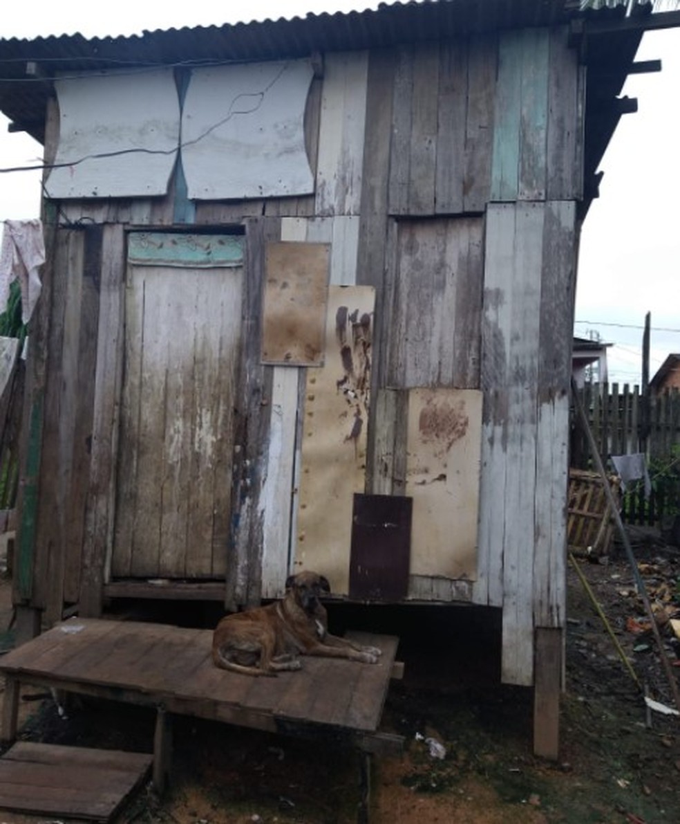 Família mora em casa humilde no Conjunto Jorge Lavocar — Foto: Divulgação/Polícia Civil