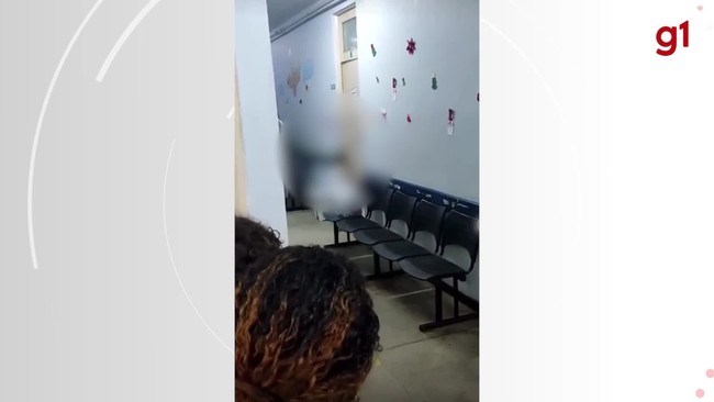 Vídeo mostra momento em que porta é fechada na cara do menino de 3 anos, em UPA