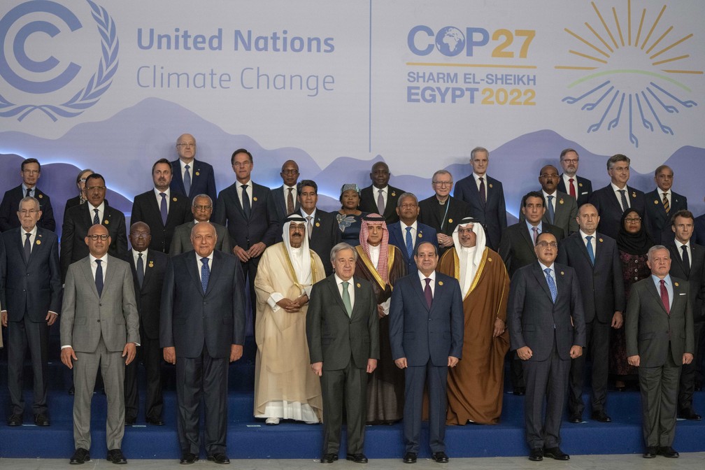 Líderes mundiais posam para foto no segundo dia do evento. — Foto: AP Photo/Nariman El-Mofty